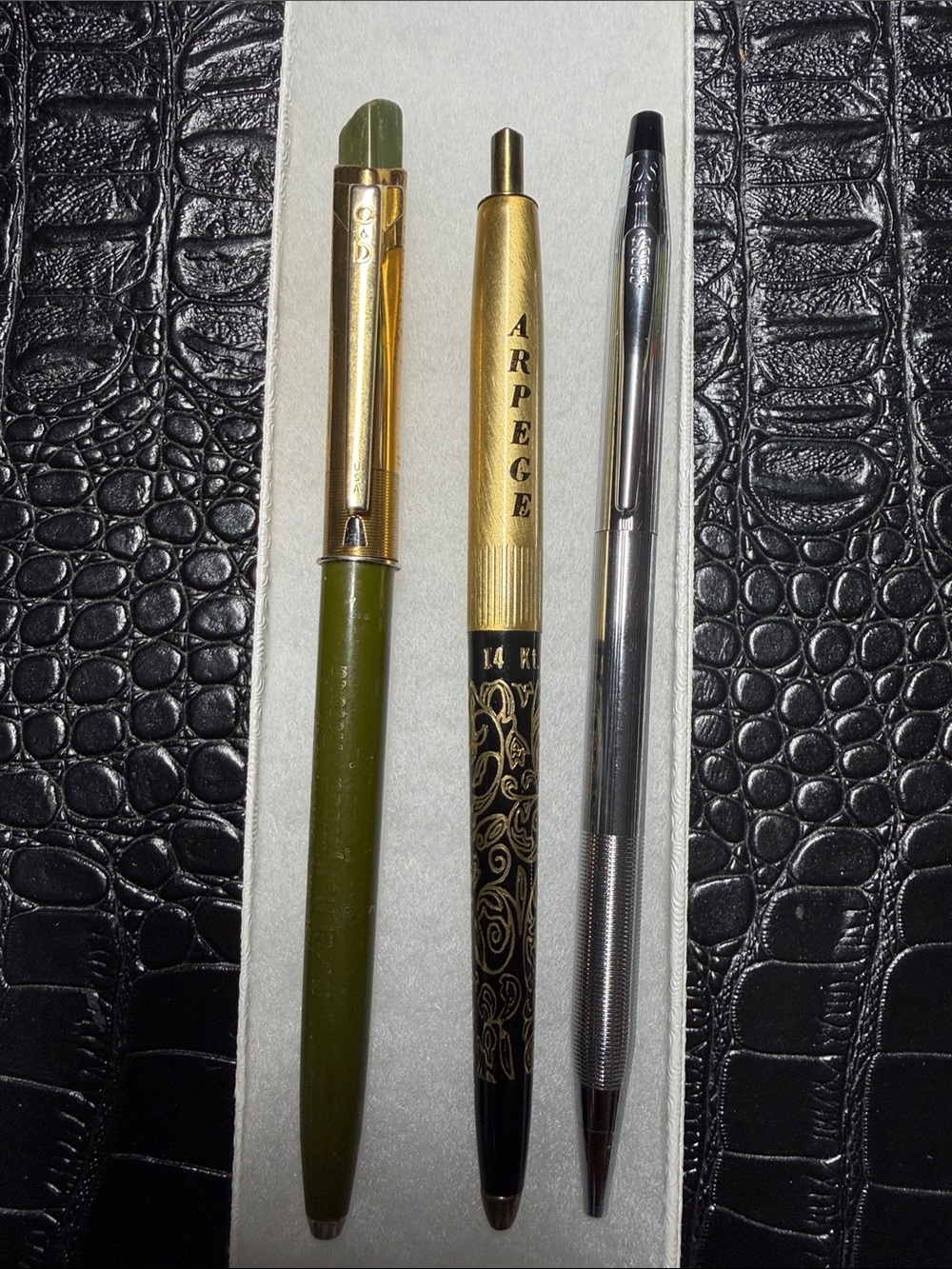 Arpege Gold and Black Decorative Ballpoint Pen + 2 free